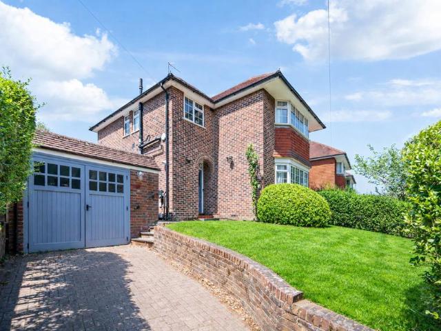 3 Bedroom homes. Houses to rent in Reigate - Nestoria