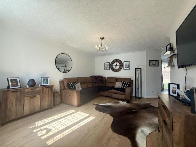 3 bedroom detached house to rent