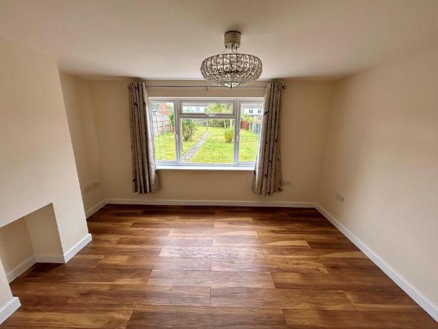 3 bedroom detached house to rent
