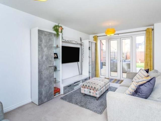 3 bedroom detached house to rent