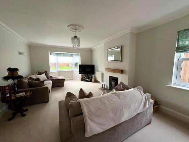 3 bedroom detached house to rent