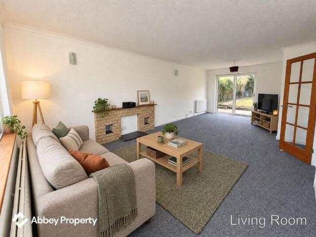 3 bedroom detached house to rent