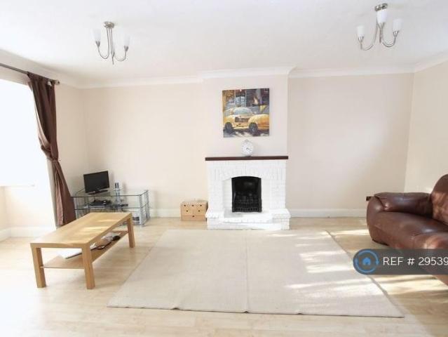 3 bedroom detached house to rent