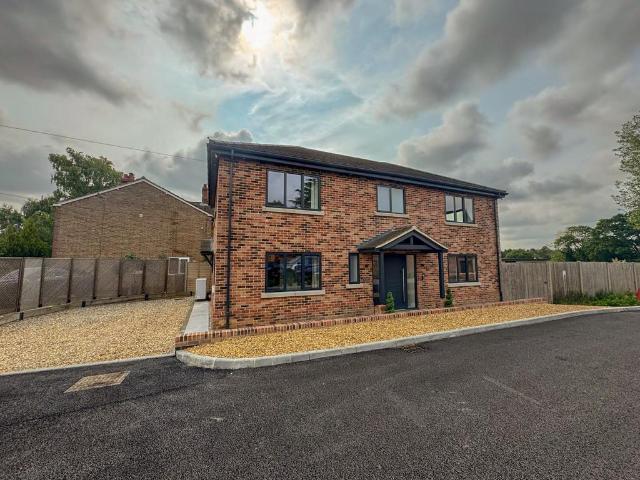 3 bedroom detached house to rent