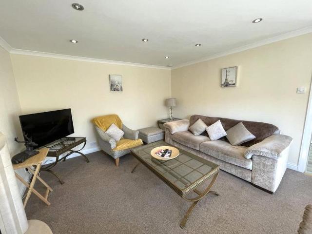 3 bedroom detached house to rent