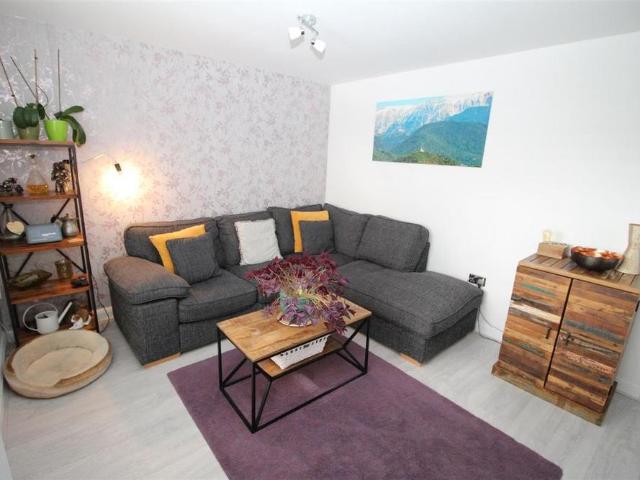 3 bedroom detached house to rent