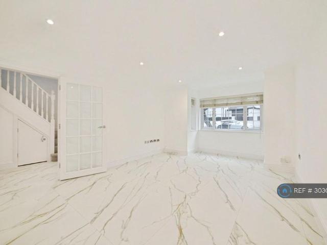 3 bedroom detached house to rent