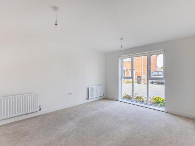 3 bedroom detached house to rent