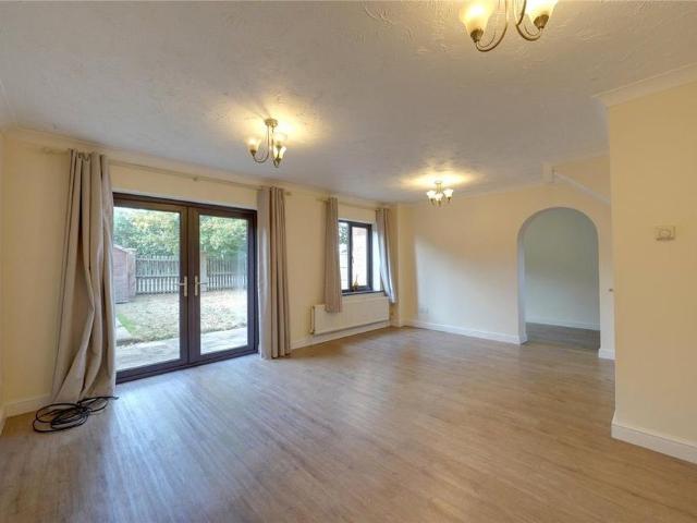 3 bedroom detached house to rent