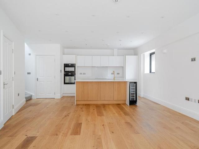 3 bedroom detached house to rent