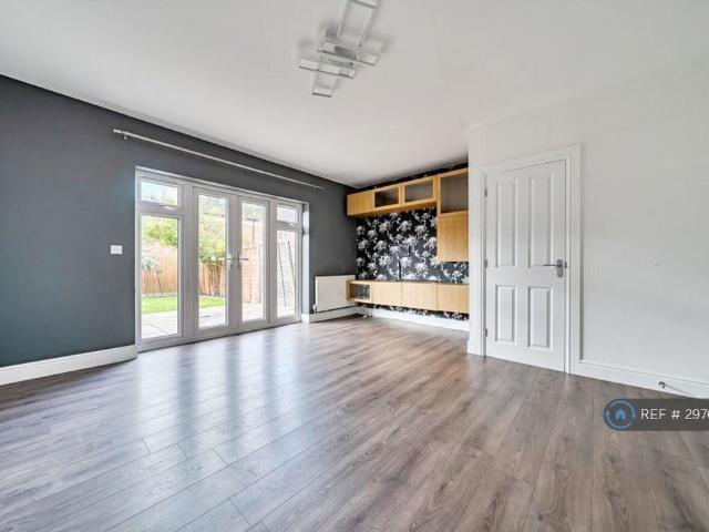 3 bedroom detached house to rent