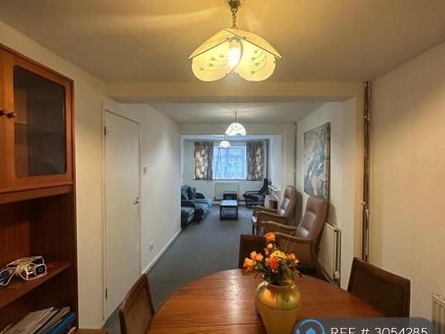 3 bedroom detached house to rent