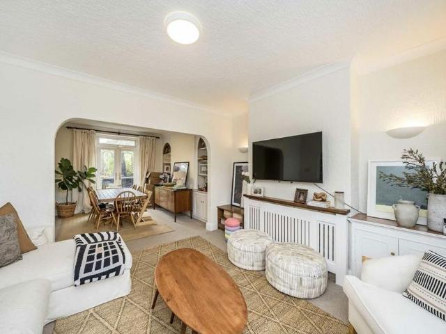3 bedroom detached house to rent