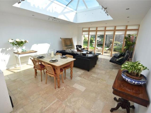 3 bedroom detached house to rent