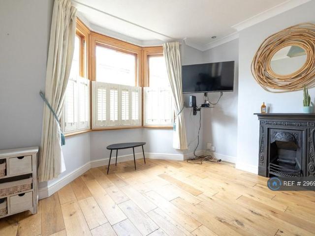 3 bedroom detached house to rent