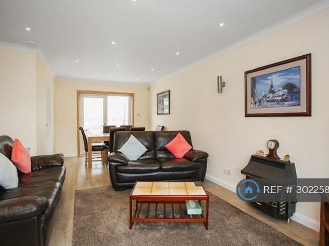 3 bedroom detached house to rent