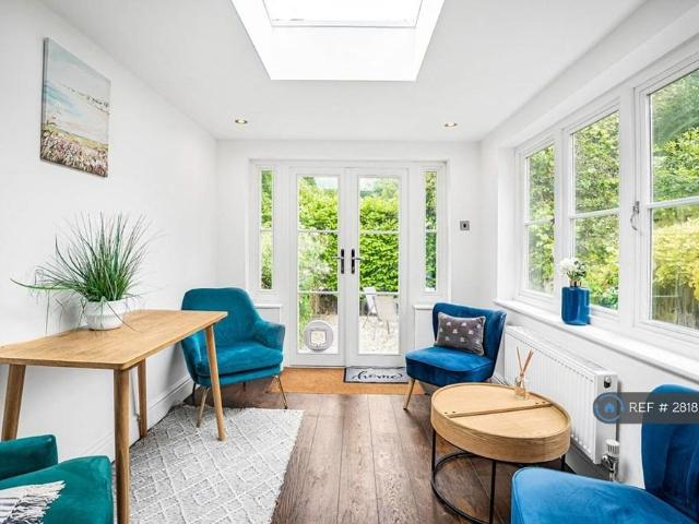 3 bedroom detached house to rent