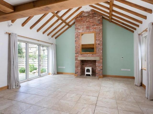 3 bedroom detached house to rent