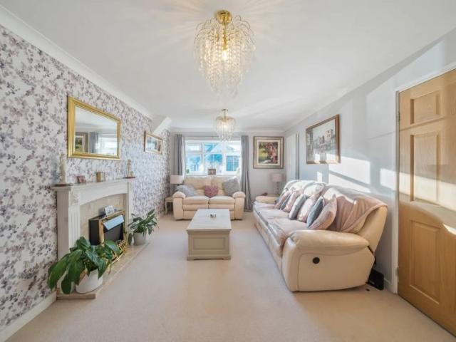 3 bedroom detached house to rent