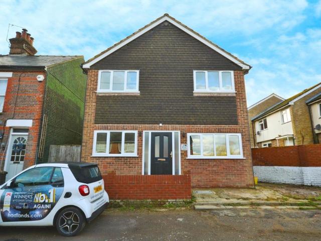 3 bedroom detached house to rent