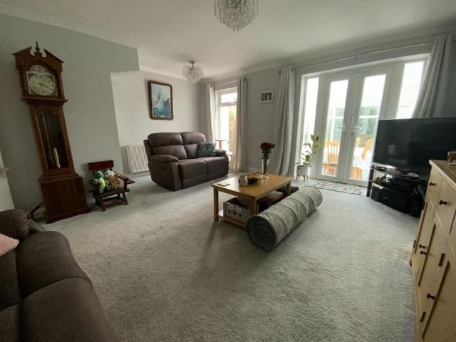 3 bedroom detached house to rent