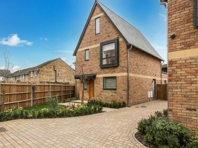 3 bedroom detached house to rent