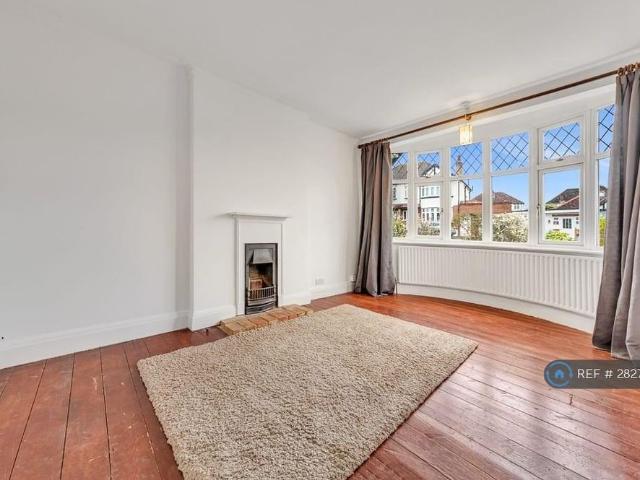 3 bedroom detached house to rent