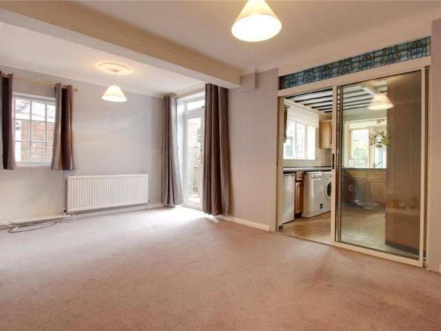 3 bedroom detached house to rent