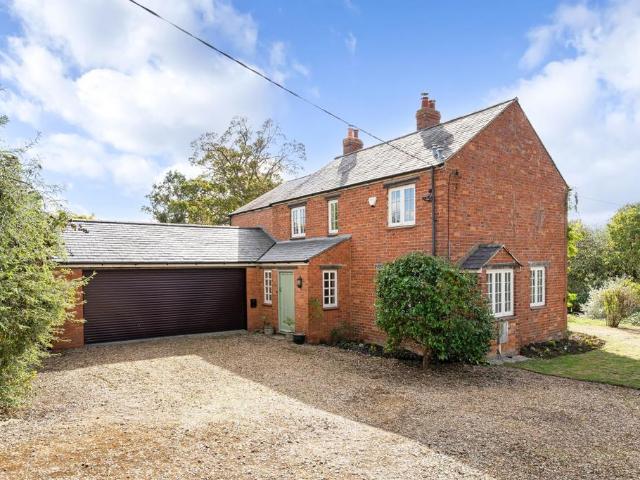 3 bedroom detached house to rent
