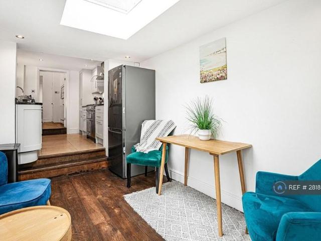 3 bedroom detached house to rent