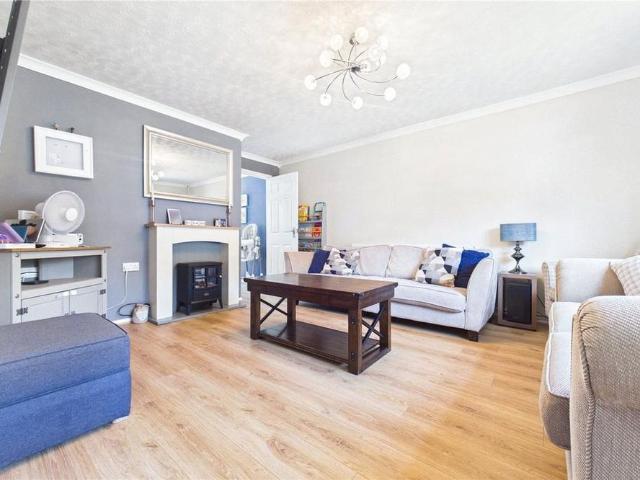 3 bedroom detached house to rent