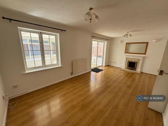 3 bedroom detached house to rent