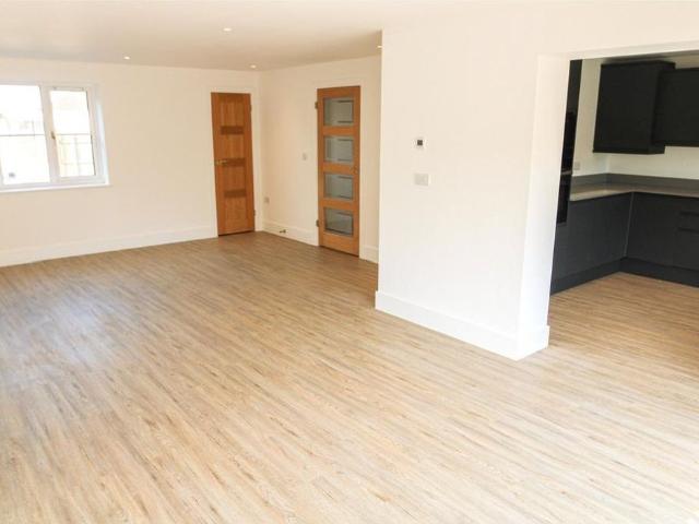 3 bedroom detached house to rent