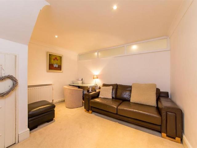 3 bedroom detached house to rent