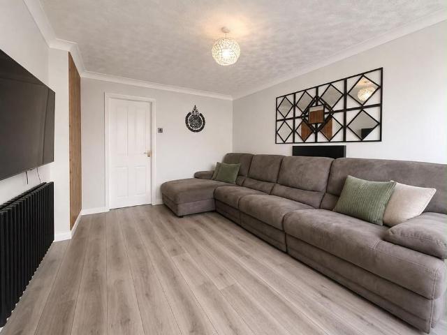 3 bedroom detached house to rent
