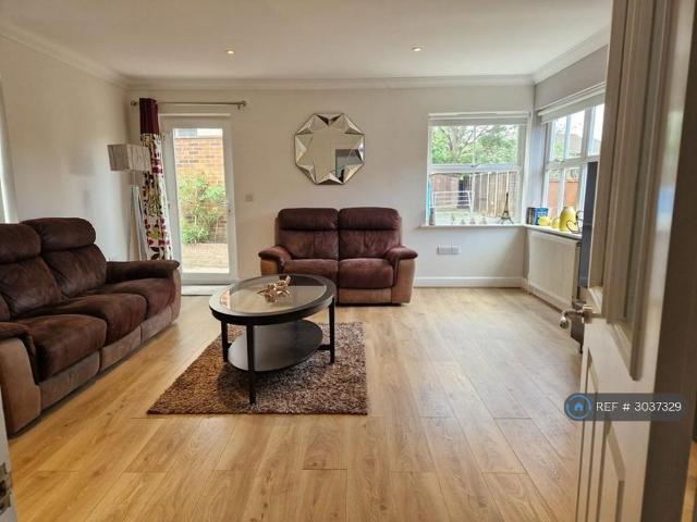 3 bedroom detached house to rent