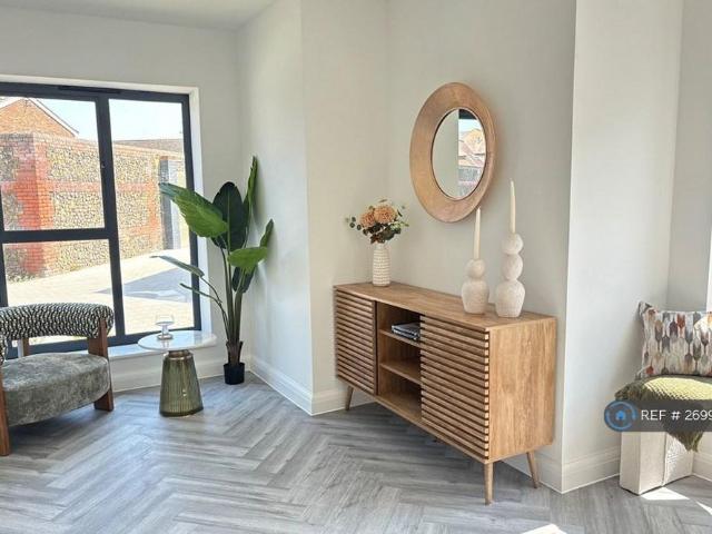 3 bedroom detached house to rent