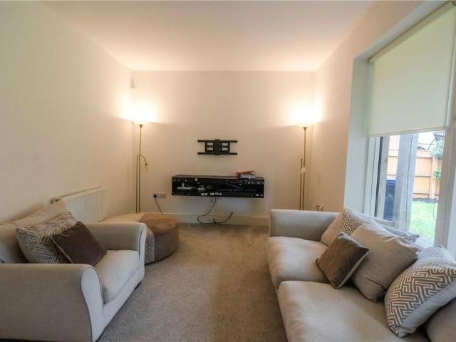3 bedroom detached house to rent