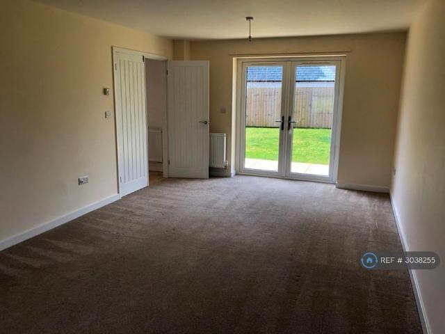 3 bedroom detached house to rent