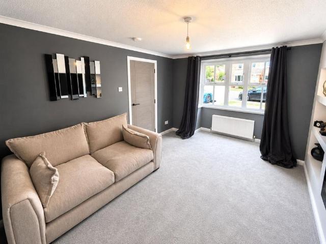 3 bedroom detached house to rent