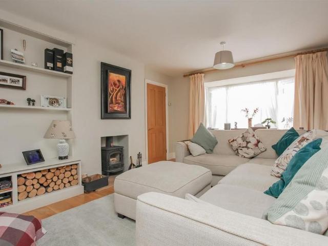3 bedroom detached house to rent