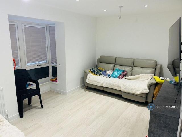 3 bedroom detached house to rent