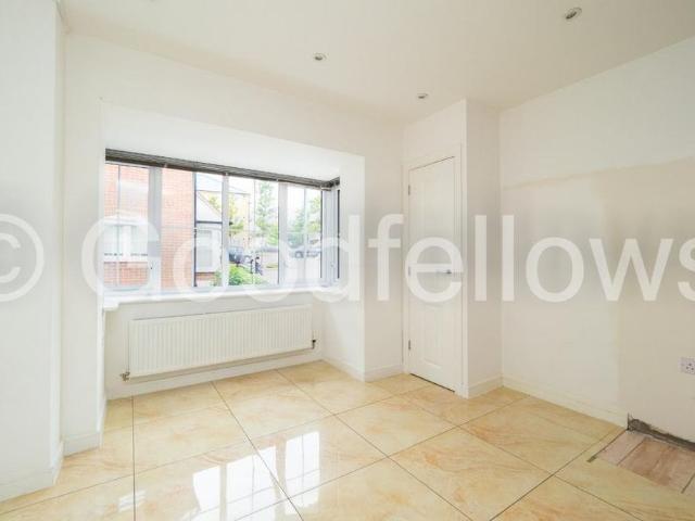 3 bedroom detached house to rent