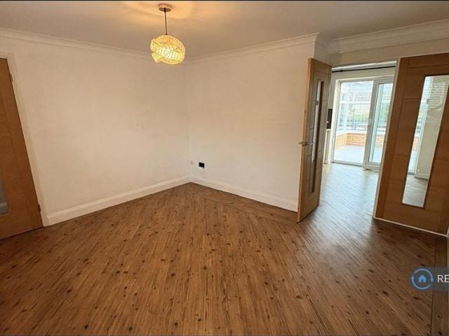 3 bedroom detached house to rent