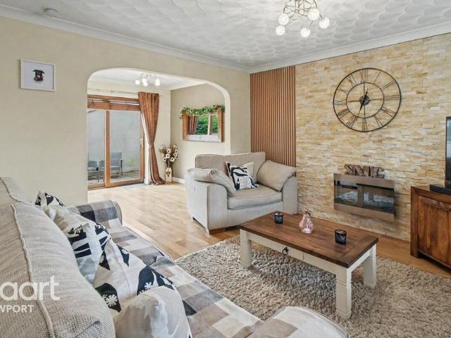 3 bedroom detached house to rent