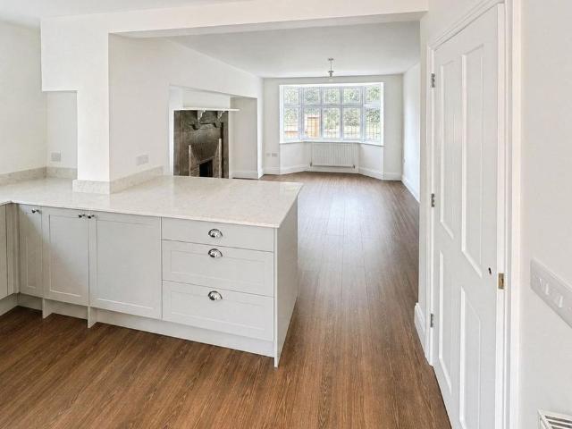 3 bedroom detached house to rent