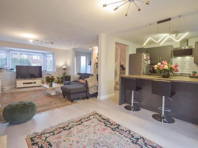 3 bedroom detached house to rent