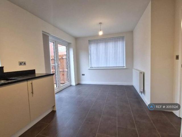 3 bedroom detached house to rent