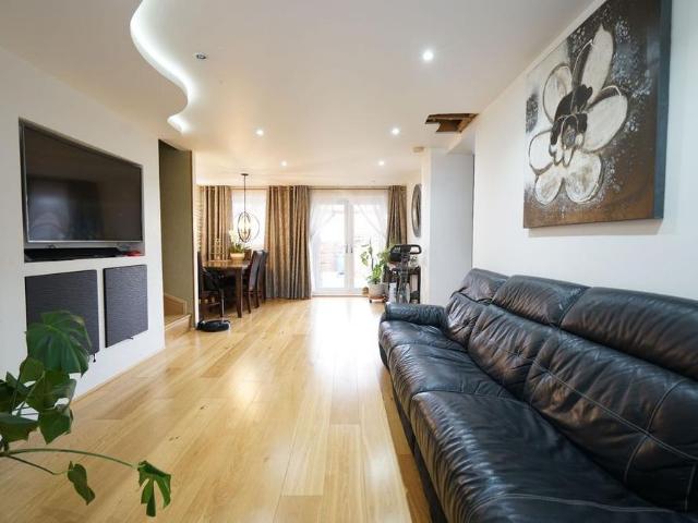 3 bedroom detached house to rent