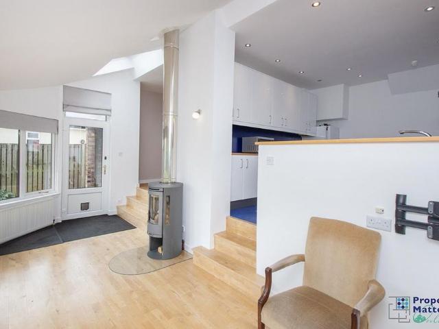 3 bedroom detached house to rent